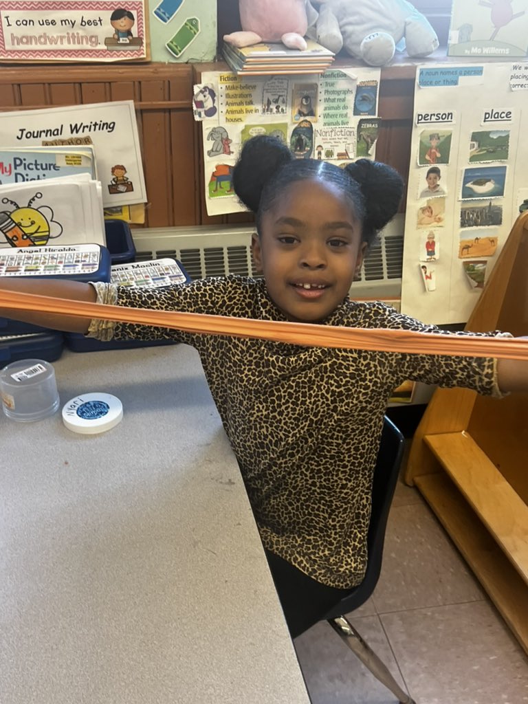 Maestrajenn's tweet photo. We love playing with slime. #SEL #self_regulation @School5Yonkers @YonkersSchools https://t.co/hwW2gOm5T5