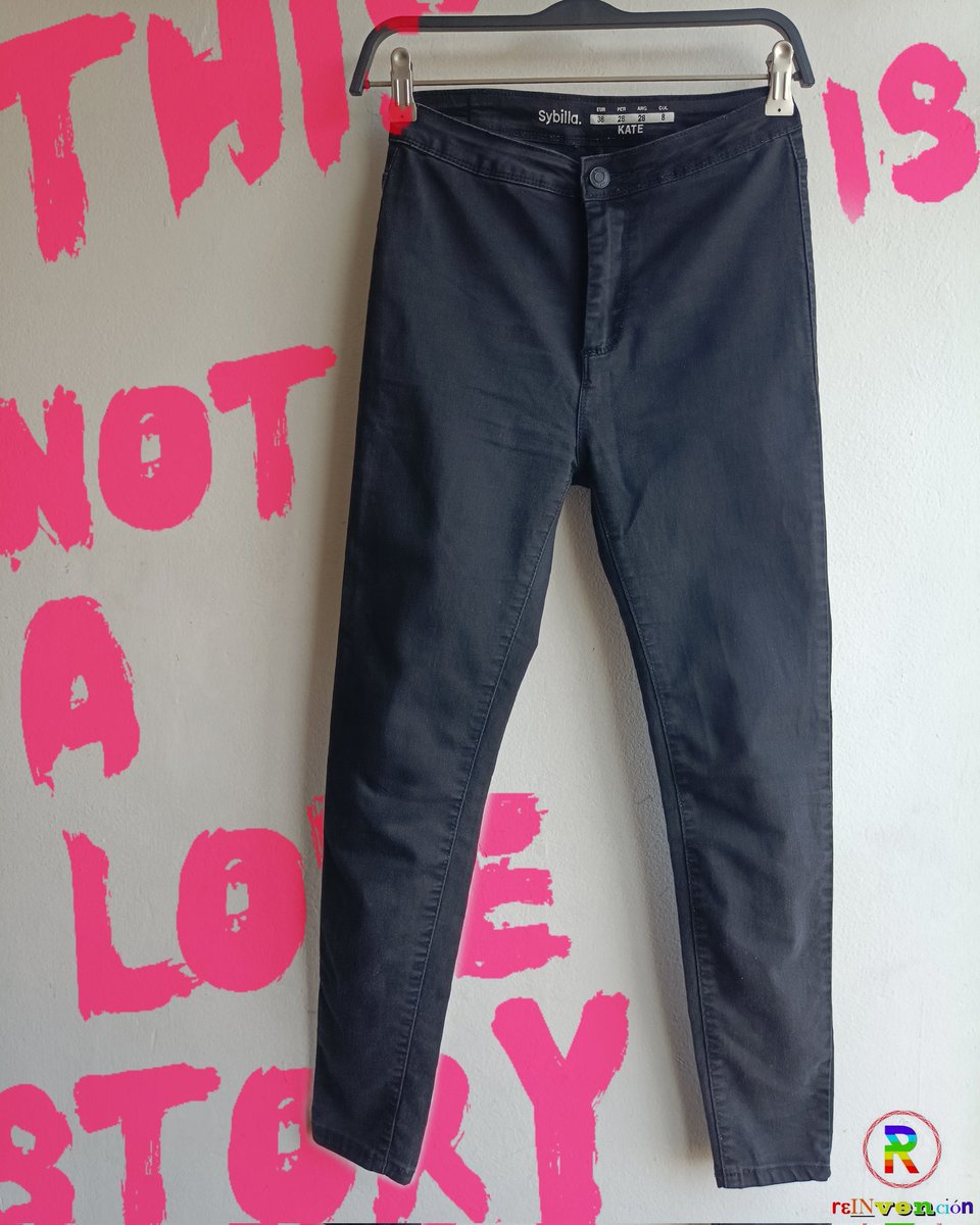 ReinvencionRopa's tweet image. 🖤 Skinny jeans negros #Sybilla de cintura alta. Disponible en talla 28

#OFERTA 19 SOLES 🔥🔥🔥

📦 ENVÍOS A TODO EL PERÚ 🇵🇪