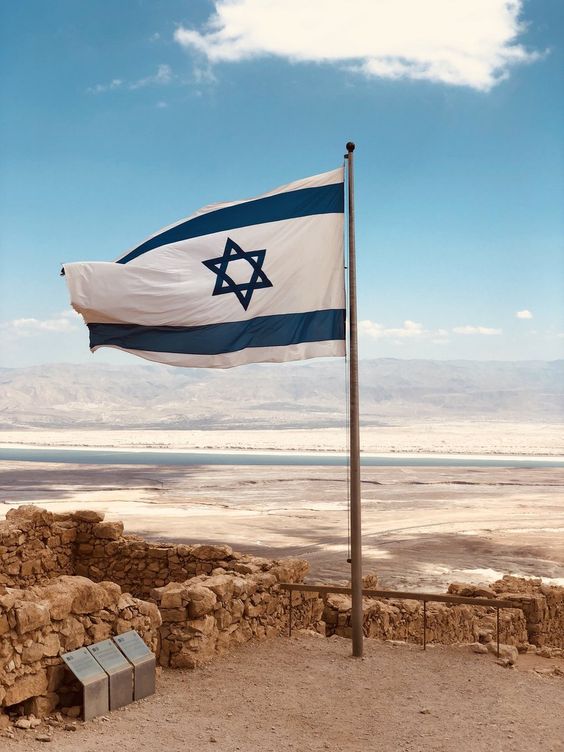 Isubirake's tweet photo. From arid to abundant.  

Israel's remarkable journey in agriculture💧🌱 

Harnessing innovation, drip irrigation, and adaptive techniques, Israel turned its desert landscapes into fruitful farmland. 

 #AgriculturalMiracle #SustainableFarming #iSubira https://t.co/nBJGOFPKPX