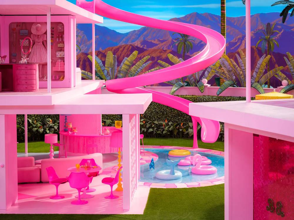 CinematizandoOf's tweet image. A revista Architectural Digest revelou os sets de gravações do filme da Barbie

#ArchitecturalDigest #Barbie #BarbieMovie #BarbieTheMovie #WarnerBros #MargotRobbie