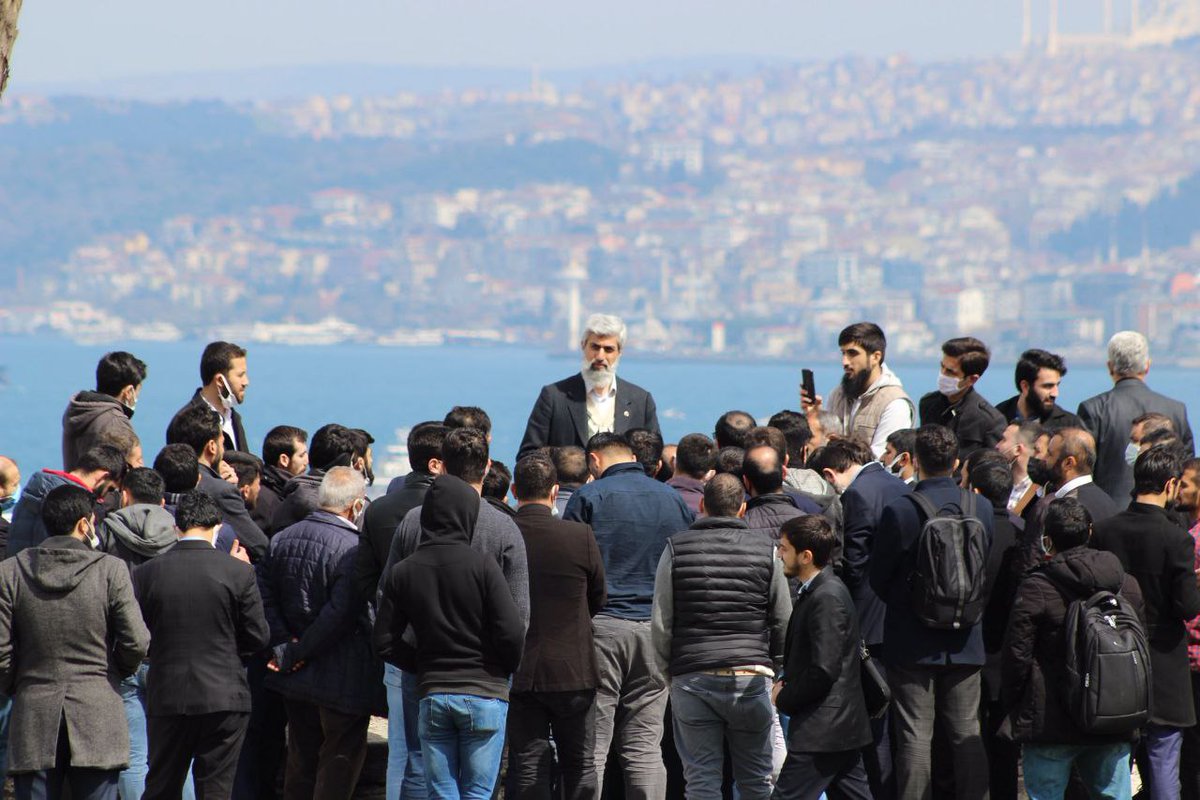 Yokluğumda çiçeklerime ve fidanlarıma bakıp onları sulayan, kurumalarına izin vermeyip onları büyütenler, benim gerçek ve özel talebelerimdir. Onlar benim gururumdur. Onlar ayakta kalmama vesile olanlardır.

Mahkemeye Son15Gün
#AlparslanHocayaÖzgürlük