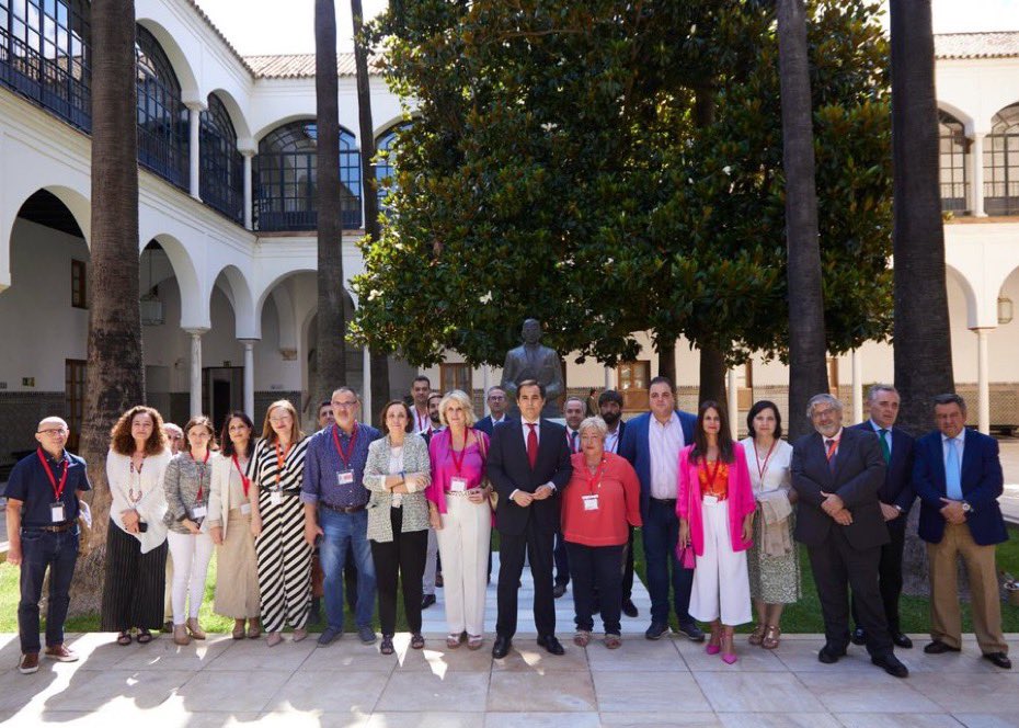 AnaCorrederaQ's tweet image. Día importante en el Parlamento Andaluz, se ha aprobado, con una amplia mayoría la ley de Función Pública, necesaria para una administración Pública del s.XXI Gracias a sindicatos y a grupos políticos por sus aportaciones y por el gran consenso. @JusticiaJunta @ja_nietob