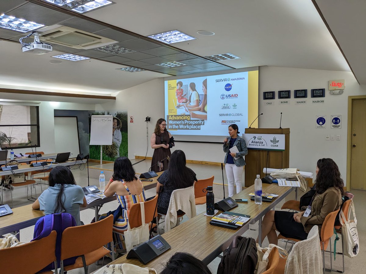 asuresilience's tweet image. The workshop moves toward the goal of advancing women’s prosperity in the workplace through education on technical and soft skills in #EnvironmentalScience and #GeospatialTechnologies @ServirAmazonia #SERVIRAmazonia