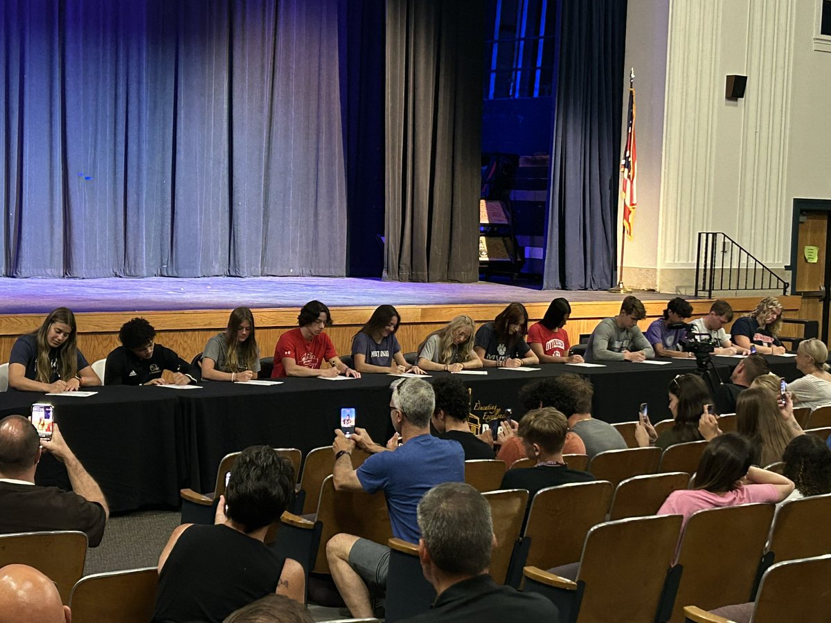 CoachMcDonald50's tweet image. Congrats to all the athletes that signed their letter of intent today!!! @c_fairbanks19 @AJAdams52 @DMay45093578 @kerwood_sean @SamVolpe15