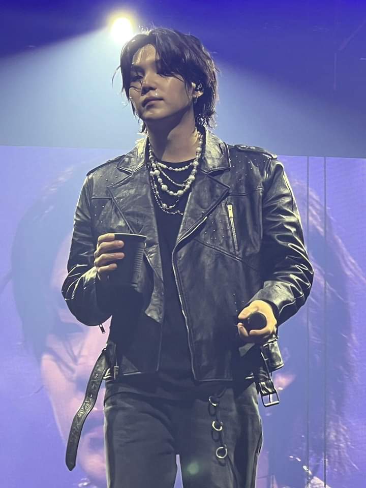 gummysmilelover's tweet photo. Still one of the best outfit till now https://t.co/QQCZxiz1PK