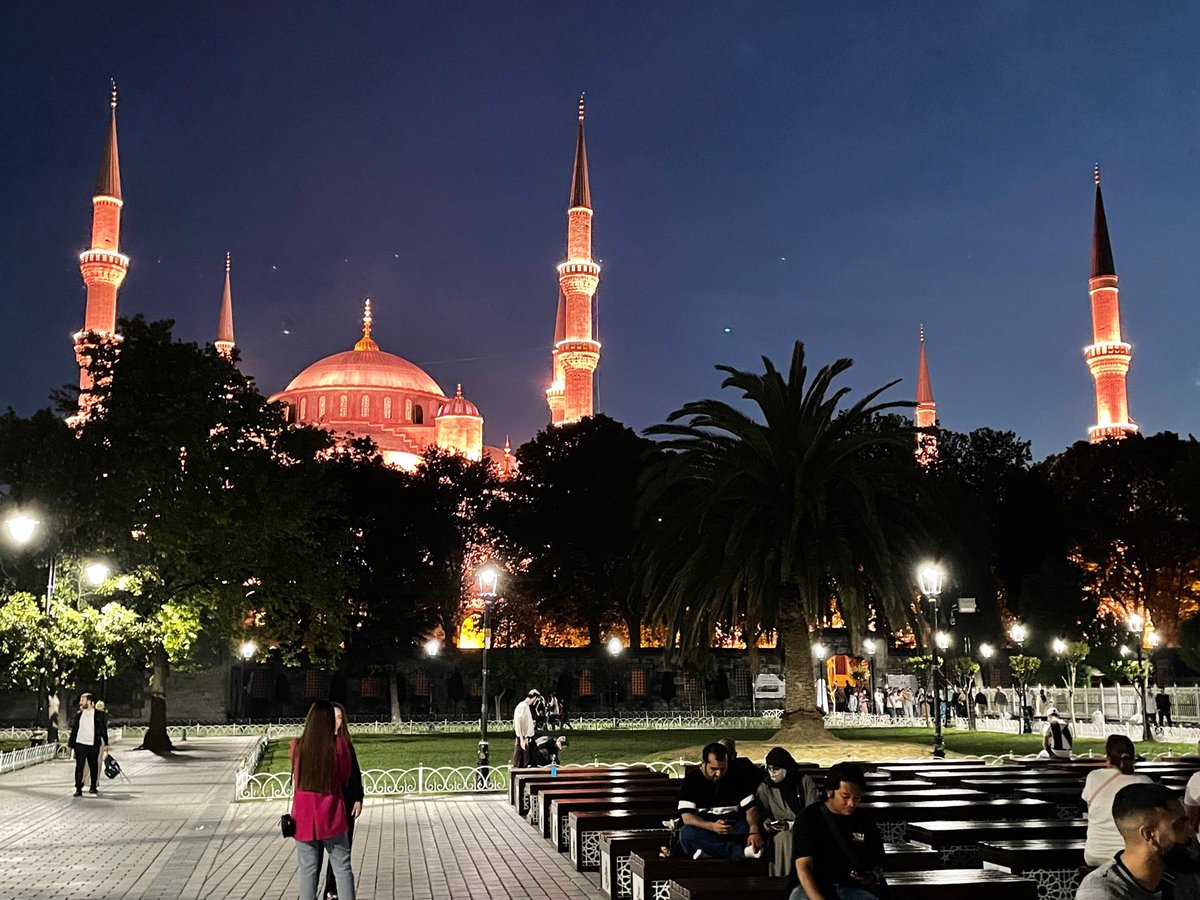 I'm at Sultanahmet Square - @ibbbeyazmasa in Fatih, Istanbul swarmapp.com/c/aTIhoXgMJ9U