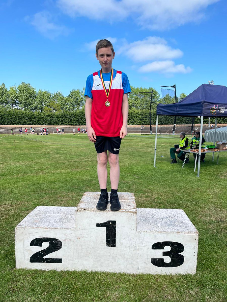 Great day at NL county sports🎉

First up receiving a gold medal for s1 boys javelin was Aidan Smith! 

Well done Aidan 🥇👏🏻
<a href="/CaldervaleHigh/">Caldervale High</a>