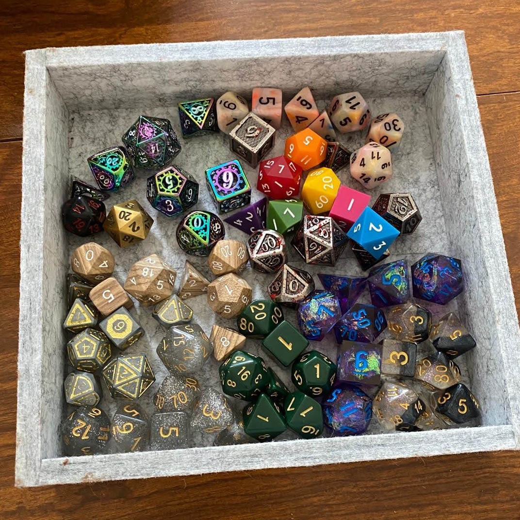 ✨🎲Fellow dice goblins! Show us your dice! 🎲✨