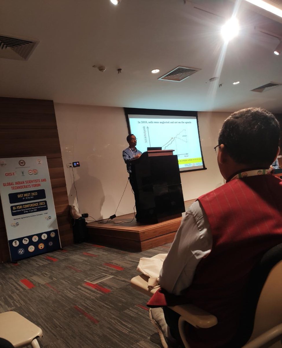 AmitavaRakshit3's tweet photo. #SoilisLife Chaired a session GI-YSRI 2023 conf org by @ForumGist at NASC,New Delhi with a broader objective for promoting scientific and technological dev in India and delivered an invited lecture on Know Your Soil For a Healthier Planet @g20org @bhupro @directoragbhu @deanagbhu https://t.co/77uWovjiKD