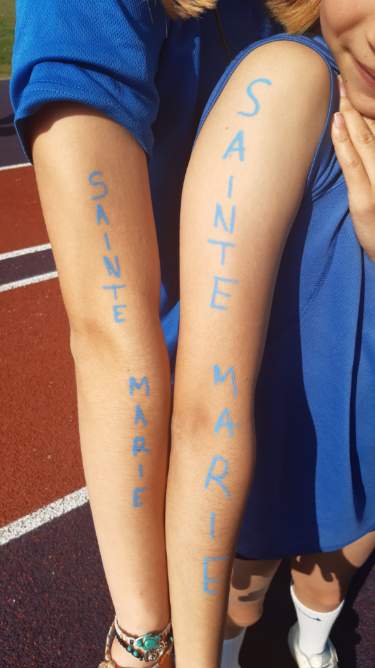 REGIONAL ATHLÉTISME - DE MAGNIFIQUES PERFORMANCES : Qualification pour le national pour Enora LE ROCH, grâce à sa double performance de championne régionale aux 50 m et 80 m haies ! Ninon GOUIX se qualifie aussi et y rejoint son aînée, Margot. Immense fierté ! Bravo à toutes !