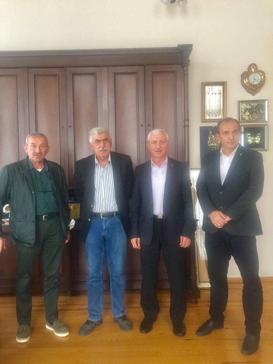 Platform yöneticimiz Kenan Alan,  Çaykur’da görevli Mustafa İstipoğlu ve TT Erenköy Müdürü Cemil Çakır Beylee üyelerimizi ziyaretlerine devam ediyor. Bugün ki duraklari, İl Sağlık Müdürümüz Prof. Dr. Kemal Memişoğlu ve Hudut Sahiller Sağlık Genel Müdürümüz Dr. Osman Kan oldu.