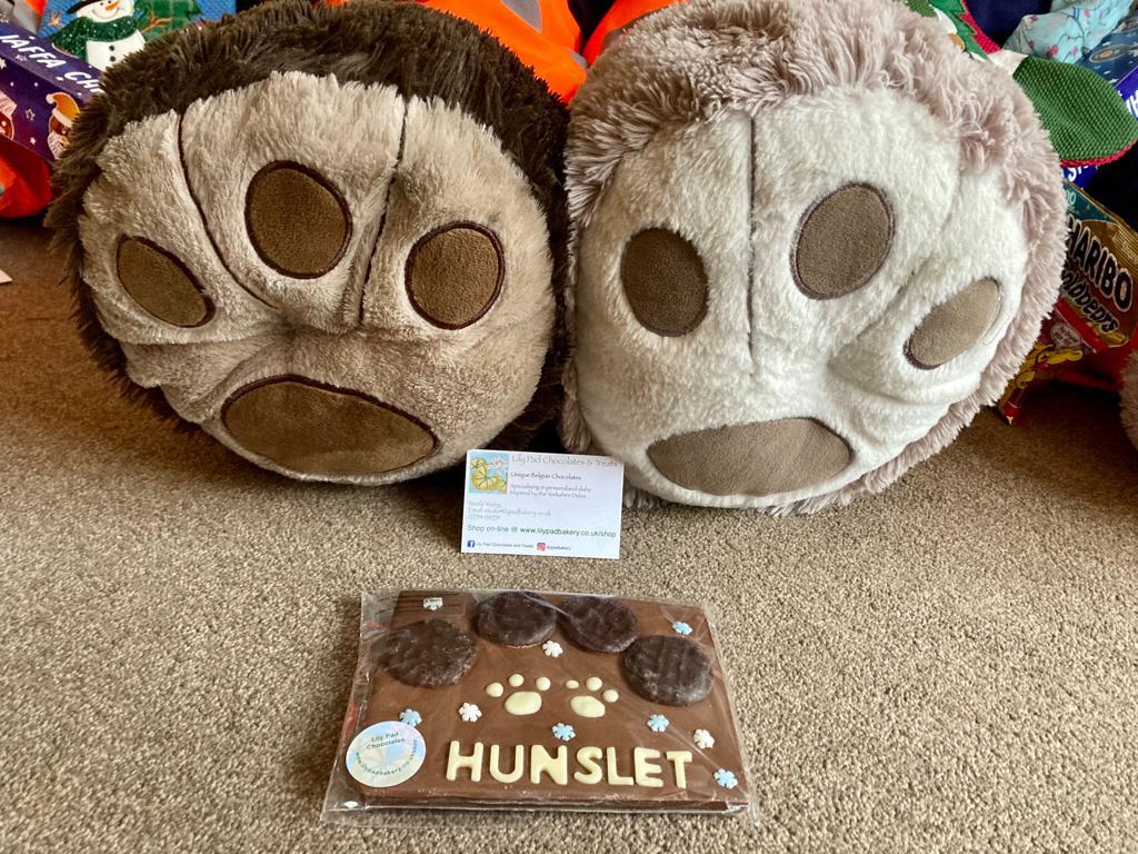 Hunslet and Millsie are head over paws for @lilypadbakery chocolate. For a taste of bear heaven, head over to buff.ly/42fb8fp for some truly delicious chocolate treats #bears #chocolate #trulyscrumptious #hunsletloveschocolateasmuchashelovesmillsie