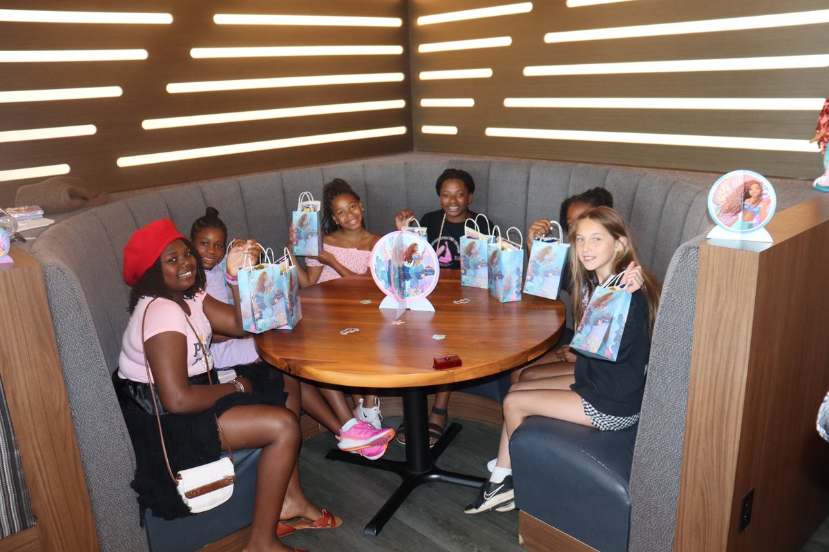 FemaleBeyond's tweet photo. F.A.B. Movie Night went like this 🧜🏾‍♀️💕🍿

Our Summer kick off event was absolutely FABulous! 

We were able to gather 25 kids and ladies to come out and watch the #1 movie in the world right now, The Little Mermaid! 

Stay tuned for more events coming soon! 👀 https://t.co/OoH0XxKyyR