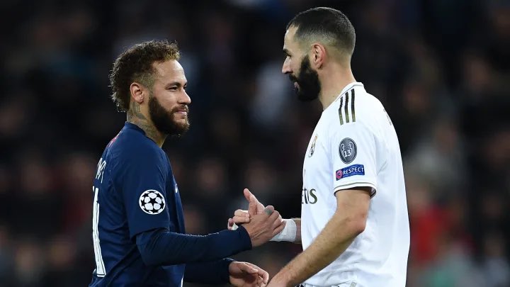 - Neymar refuse une offre de 5 Milliard d’euro sur 3 ans venant d’Arabie Saoudite car il veut rester en Europe ✨

- de l’autre côté ta Benzema qui accepte d’aller en Arabie Saoudite car il n’a plus envie d’avoir de responsabilités 🤡

LEVELS 👀