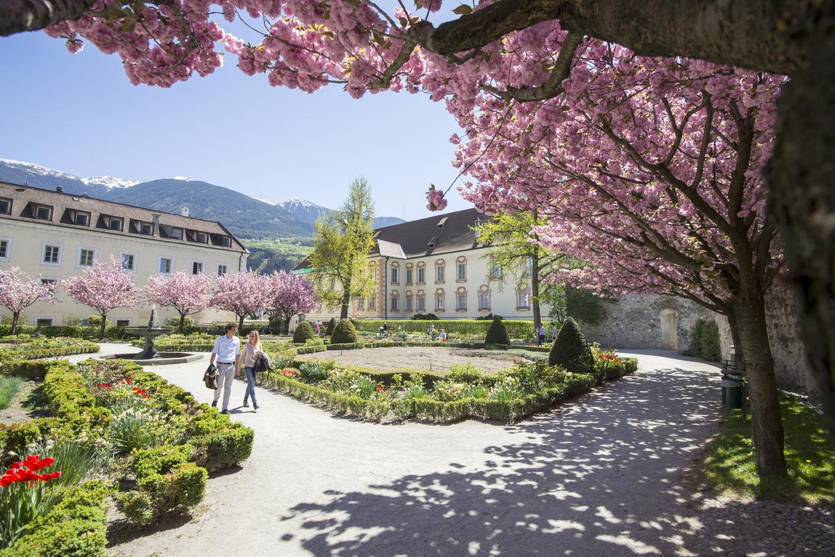 📨 Have you already planned your summer holiday? Get inspired by our newsletter with tips, news and events, and with just one click you'll be in #SouthTyrol before you leave. Sign up now: link.suedtirol.info/newsletter
#AltoAdige #Suedtirol
