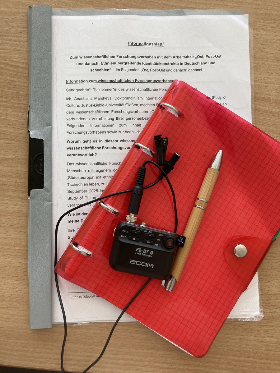 MarshevaNastja's tweet photo. Auch wenn die Phase der Datenproduktion und -auswertung sehr zeitintensiv und anstrengend ist, genieße ich sie gerade sehr. Ich bin meinen Gesprächspartner/-innen sehr dankbar, dass sie mir von ihrer Perspektive auf #postost erzählen 🗣️ https://t.co/OCy2vUn7Fa