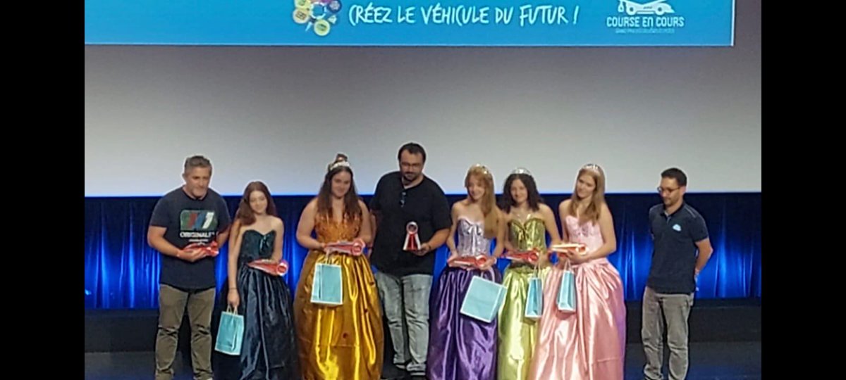 DDFPT_LEC's tweet photo. Les Princesses de STi2D du #LyceePons ont conquis le jury national de Course en cours : prix coup de coeur du jury ce jour à Paris. Félicitations à elles et à leurs professeurs ! https://t.co/q43K8rgI0c