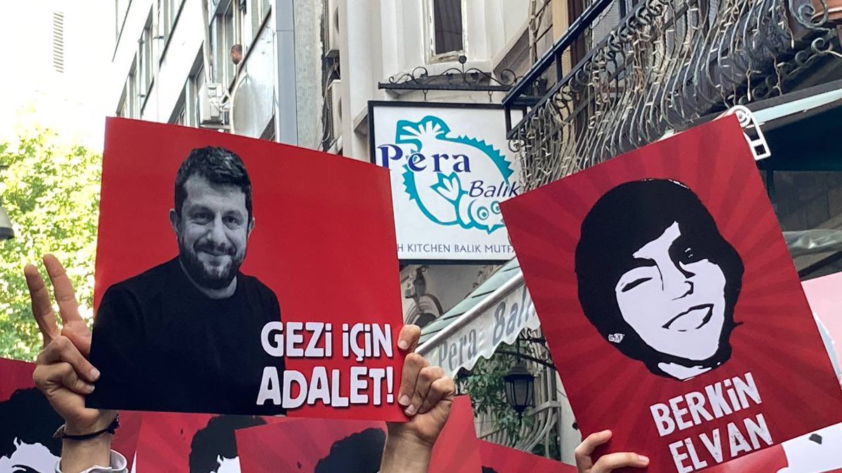tipgenelmerkez's tweet photo. İstanbul Milletvekilimiz Ahmet Şık ve İstanbul İl Örgütümüz, Gezi Direnişi’nin 10. yıl dönümünde Taksim’de düzenlenen basın açıklamasına katıldı.

Karanlık gider, Gezi kalır!
#Gezi10Yaşında https://t.co/nO5cTWtgck
