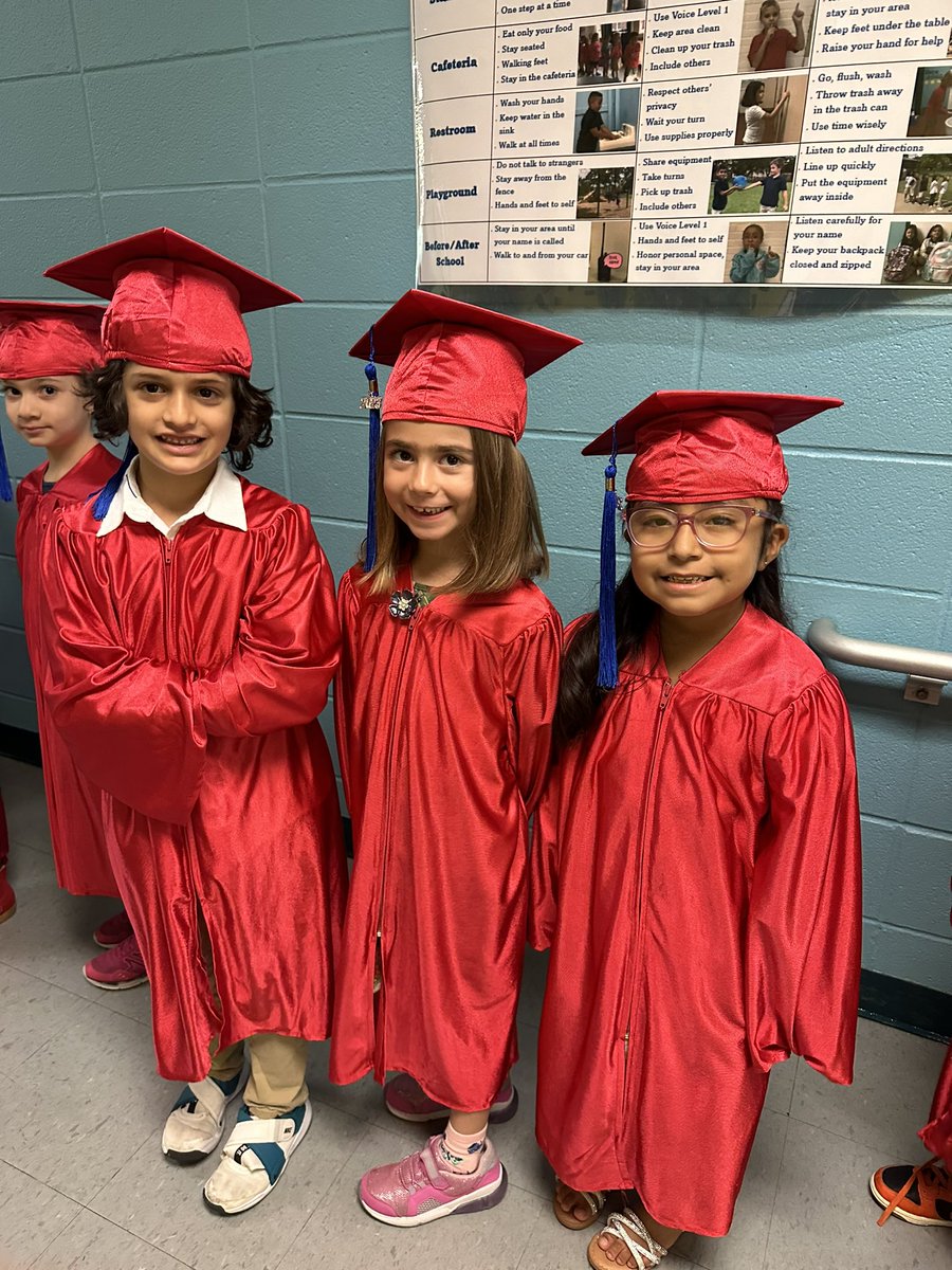 JoseHCordova1's tweet photo. Our Kinder Mustangs are off to 1st grade! Congrats to all our students as we had a blast celebrating them all! @pto_memorial @AmyPoerschke 🎓🐴🎓 https://t.co/uWaR6NDqMh