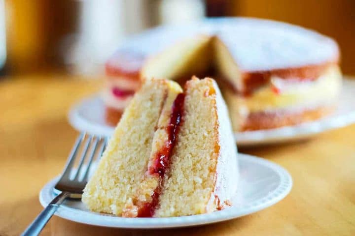 Grasshopper2407's tweet photo. Today I was delighted to have a slice of victoria sponge with author @HelenGarraway  

You can read the interview here:
https://t.co/y1YJjnJgNw

#authorinterview #sliceofcakewith #victoriasponge https://t.co/o9vzhcFCRM