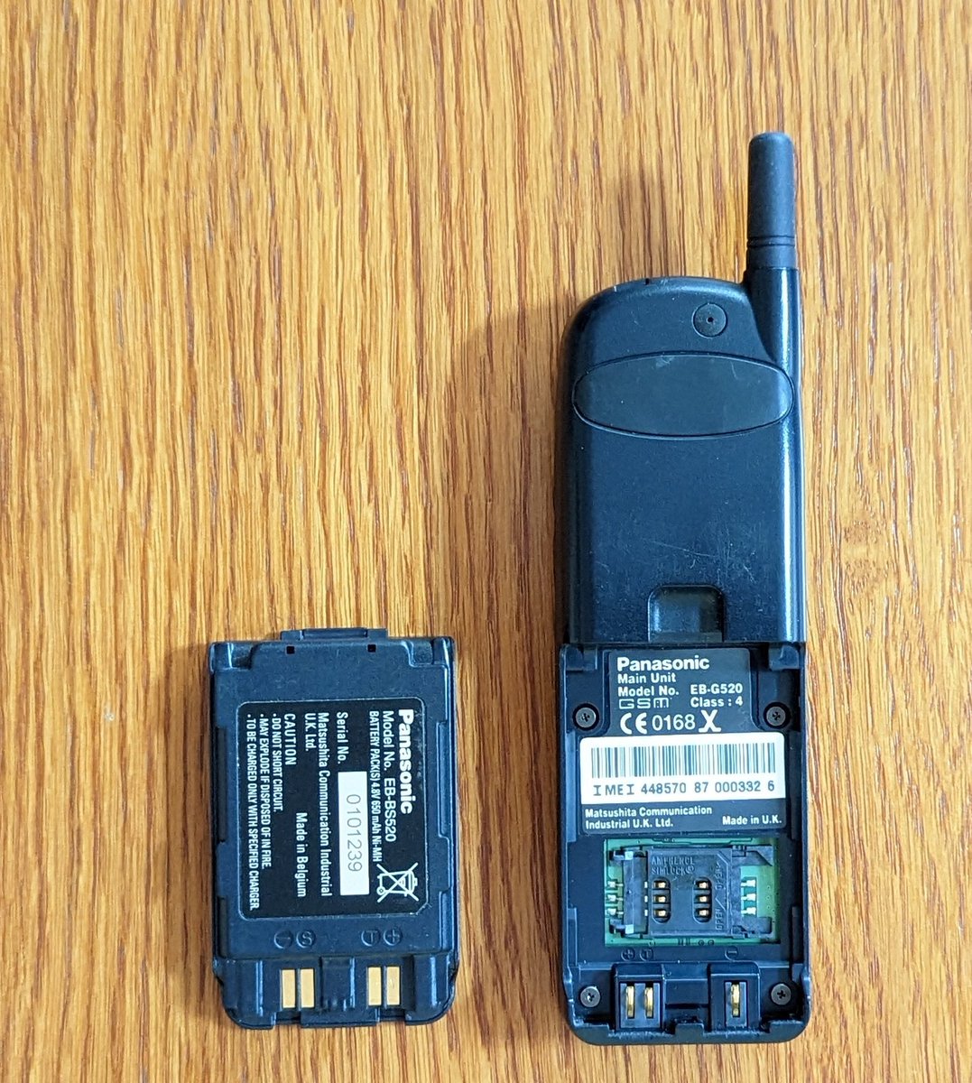 MobileKeepers's tweet photo. Panasonic EB-G520 GSM 900 MHz
Released in 1998
Weight: 155g

Thanks to @DunaGSMSzerviz for donating this device to our collection!

#panasonic #matsushita #gsm #cellphone #retrotech #retro #oldphone #mobilephone #vintagephone #vintagecollection #mobilekeepers #phonekeepers https://t.co/ce5xnTPteE