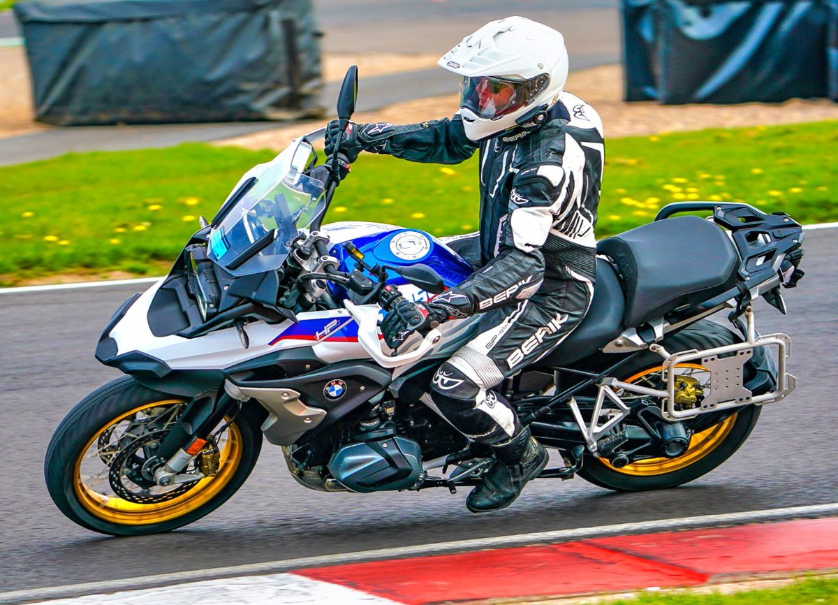 Trackdays tend to attract SuperBikes in all different shapes and sizes 😎

#nolimitstrackdays #trackday #motorcycle #motorcycletrackdays #trackdays #motorcyclist #bikelife