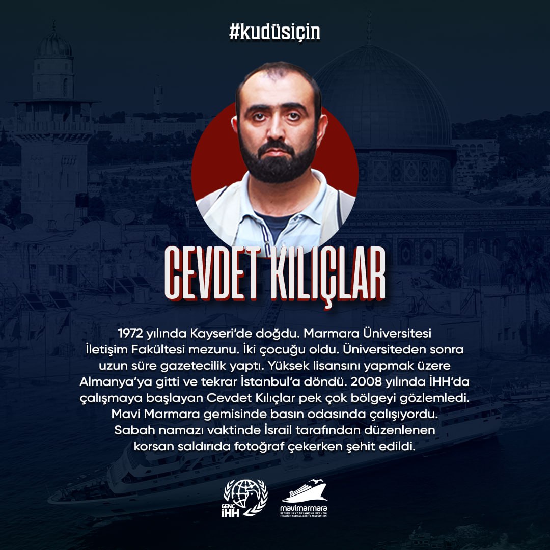 CEVDET KILIÇLAR
2010 yılında yola çıkan Mavi Marmara gemisinde basın odasında çalışıyor, çektiği fotoğraflarla İsrail’in gerçekleştirdiği saldırıyı delillendirmeye çalışıyordu.
#Kudüsİçin