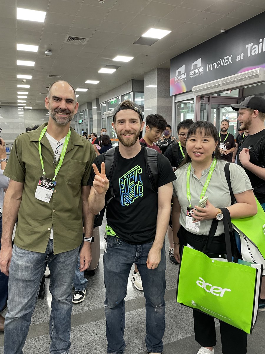 plugable's tweet image. Our Product Director, Gary, and a few other Plugable folks ran into a familiar face at #COMPUTEX2023. Hey, @‌LinusTech, next year, let's carpool.

#LTT #LinusTech #HelloThere