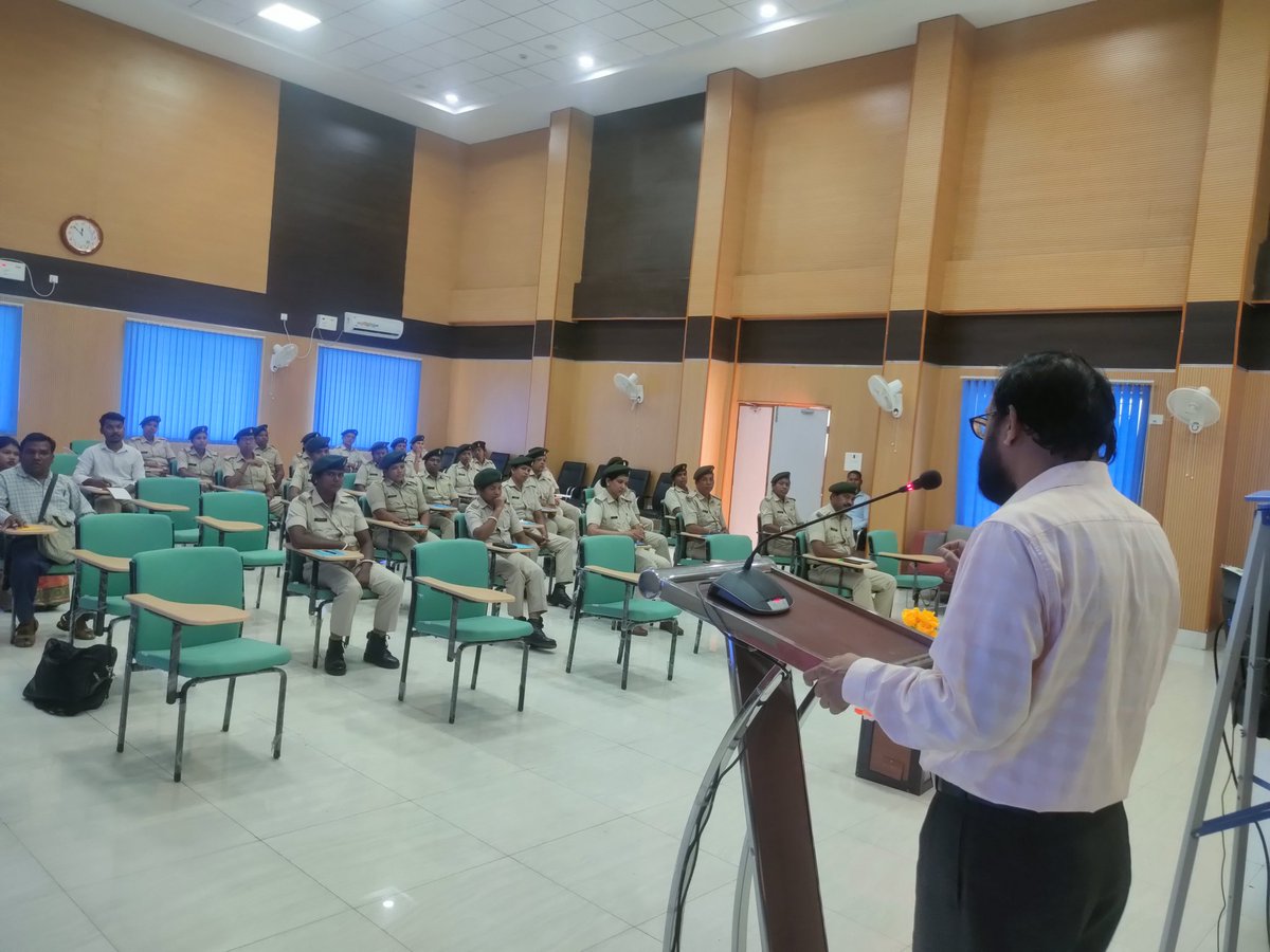 #StateLevel #workshop on 'Addressing Challenges of #WomenPolice Personnel' was organized at #InvestigationTrainingSchool, #Ranchi in the presence of Momal Raj Purohit(SP), Mr. Dhananjay Singh(SP, PTS) and Mr. Dhirendra Panda(Director, CSNR) were Present @CSNR_India @FNFSEEAsia
