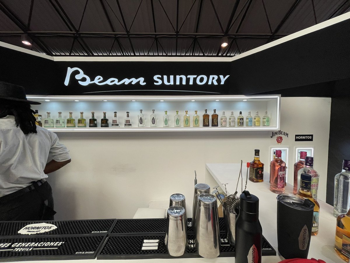 BRUXOMEZCAL's tweet photo. ¿Estás en la Expo de @BodegasAlianza? Visítanos en nuestro stand y disfruta de la magia de Bruxo Mezcal. https://t.co/19q62dh4KY