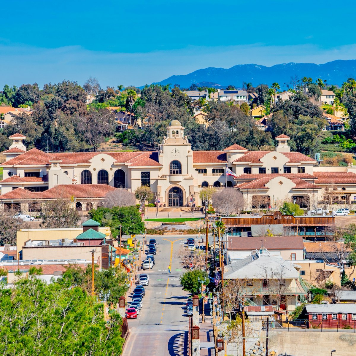 Why visit Old Town Temecula? The charm of the town is unparalleled. 😍 You can find some of the best restaurants in Southern California here, not to mention the amazing wineries and breweries! 🍺🍷 Stop by when you’re in town for Rhythm on the Vine! #temecula #oldtowntemecula