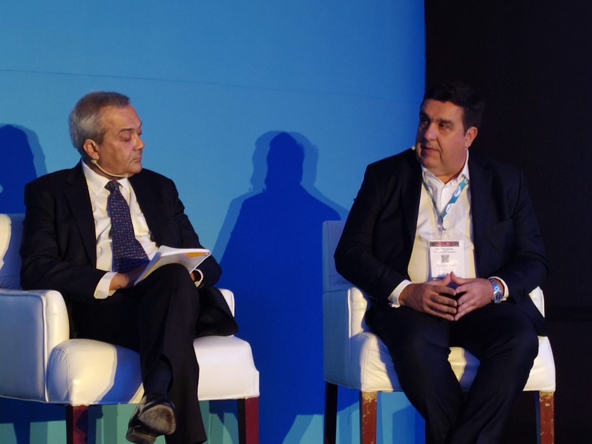 dpl_news's tweet photo. #CLTD2023 | “Estamos ante la disyuntiva de la #transformación digital que requerirá una mayor inversión. Debemos tener en foco que la industria tenga rentabilidad y capacidad de inversión”, señaló Hernán Verdaguer, Director Ejecutivo de Asuntos Regulatorios, Telecom Argentina. https://t.co/fzU86gYBgQ