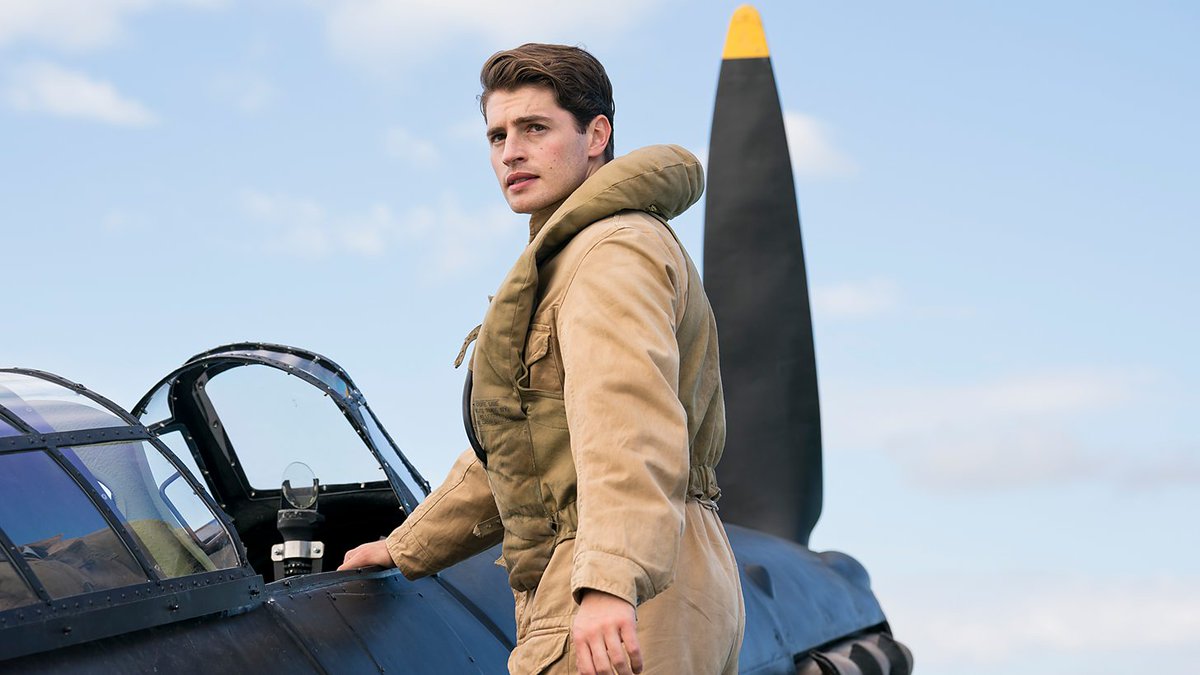Gregg Sulkin Brasil (@greggsulkincom) on Twitter photo E finalmente temos a primeira foto de <a href="/greggsulkin/">Gregg Sulkin</a> como David em 'World on Fire' (Mundo em Chamas) da BBC. E finalmente temos a primeira foto de <a href="/greggsulkin/">Gregg Sulkin</a> como David em 'World on Fire' (Mundo em Chamas) da BBC.