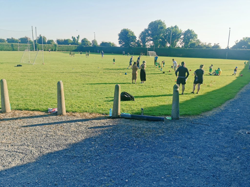 Great to be invited to @TubberclairGAA this evening as apart of our @gaaleinster TURAS Programme🌟 What great number to see out participating in practice ahead of their upcoming Go-Game's 🏐🎉 @GAAmeCoaching @westmeath_gaa @Westmeath_CnamB @coachingwh @CoachingGames