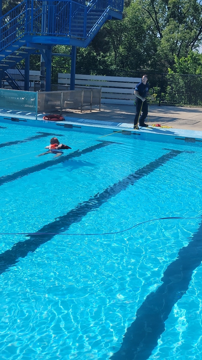 IAFF2392's tweet photo. Check out our crew conducting some surface water rescue training today! We practice with throwing ropes so in the event of a real emergency we are ready! https://t.co/zHQQN7o0ym