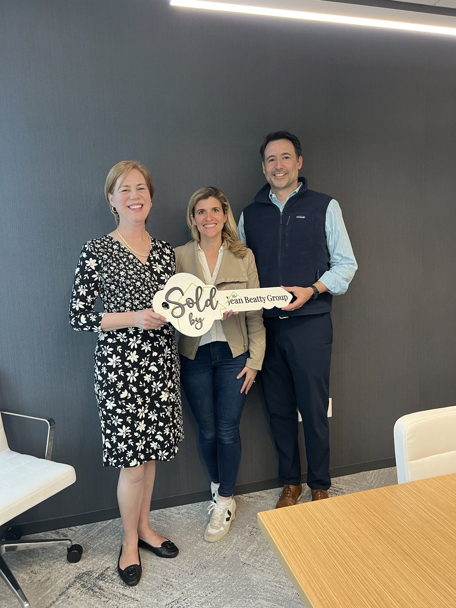 jbeatty4home's tweet photo. I love closing day!
#dcrealtor #dcproperties #dmvrealtor #DMV #dmvrealestate #marylandrealestate #virginiarealestate #virginiarealtor #realtor #realtorgroup #realestate #friendswithyourrealtor #realestatemarket #dmvrealestatemarket#maryland #marylandrealtor#virginia https://t.co/OUUEqfBDnb