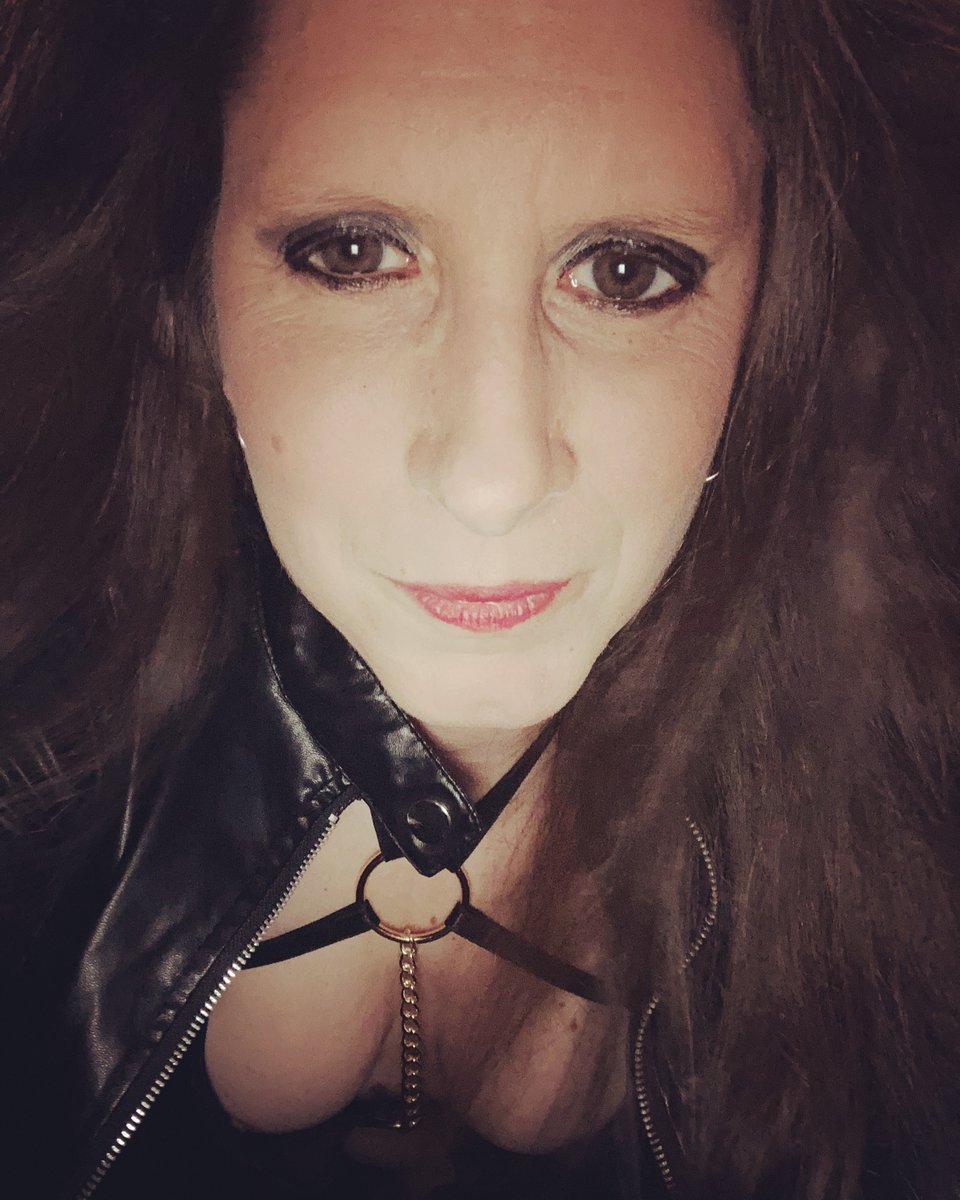 Delilahsftsyden's tweet photo. I am a slave to submission ๐
#blackpleather #fetish #doyouwannaspankme #idhitthat #DominateMe https://t.co/Rp79P6imDz