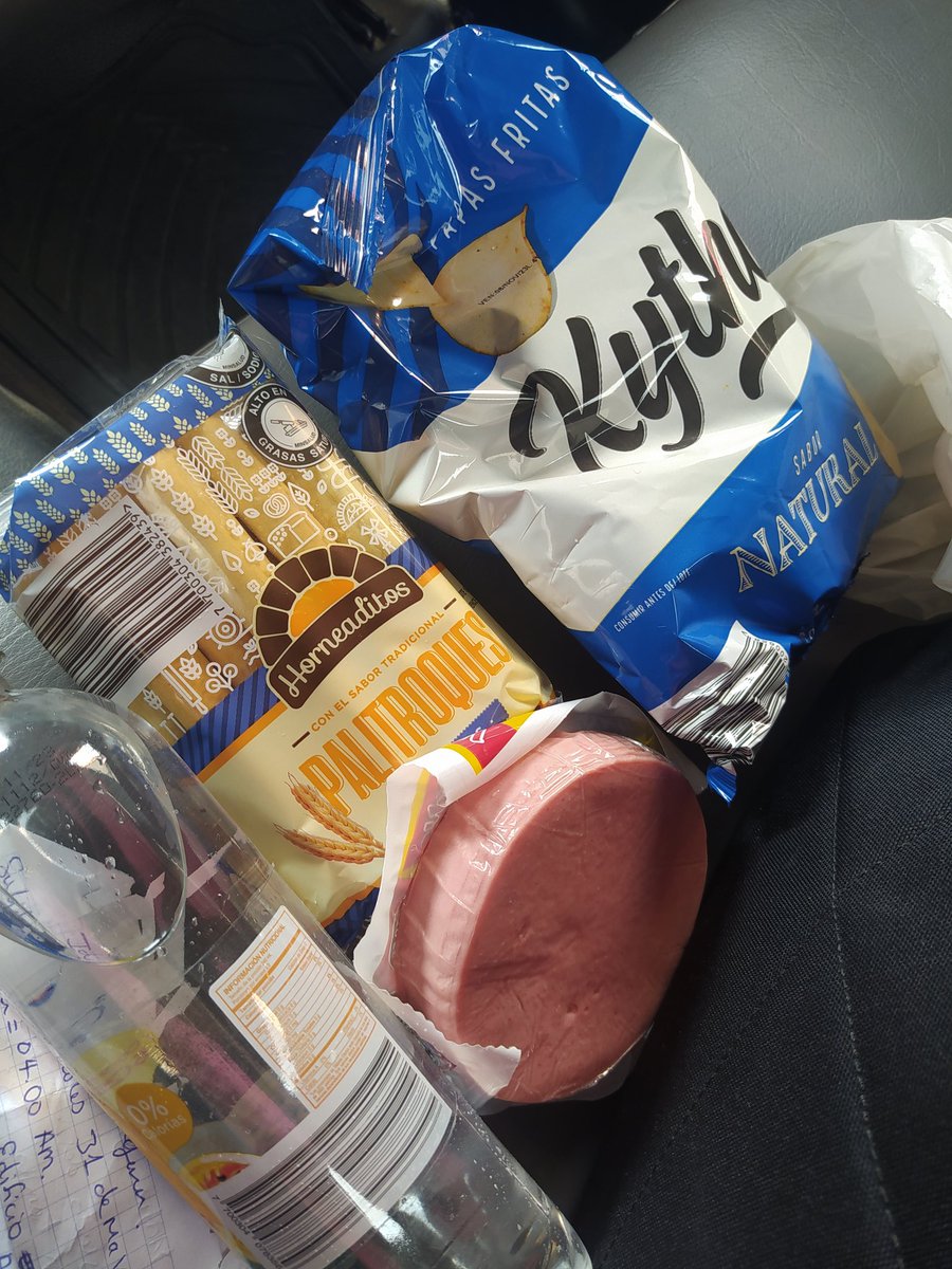 gustavotatis's tweet photo. Mis snack de viaje 😂🚗 https://t.co/oTk4HAFKNA