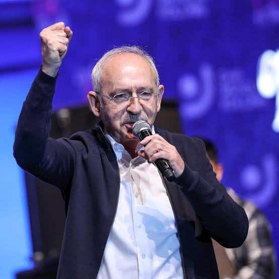 Kılıçdaroğlu istifa etmesin, 2 sene sonra Cumhurbaşkanı! 
Bu twitt burada kalsın….