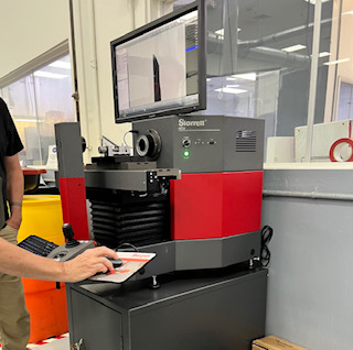 WillrichPrec's tweet image. Another successful Starrett digital comparator HDV install and training. Always a success. Super simple to use and powerful. The future of the optical comparator.
#opticalcomparator #digitalcomparator #walkupandmeasure #simplemeasurement
