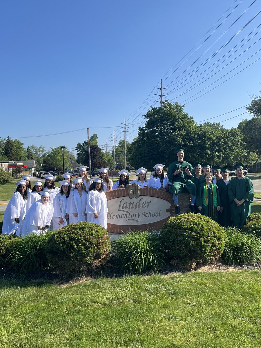 So proud to be part of this district! Congratulations to all our graduates, particularly our Lander Leopards that came to visit us this morning! #mychoicemayfield #landerpride @MrsMacauda #seniorclapout