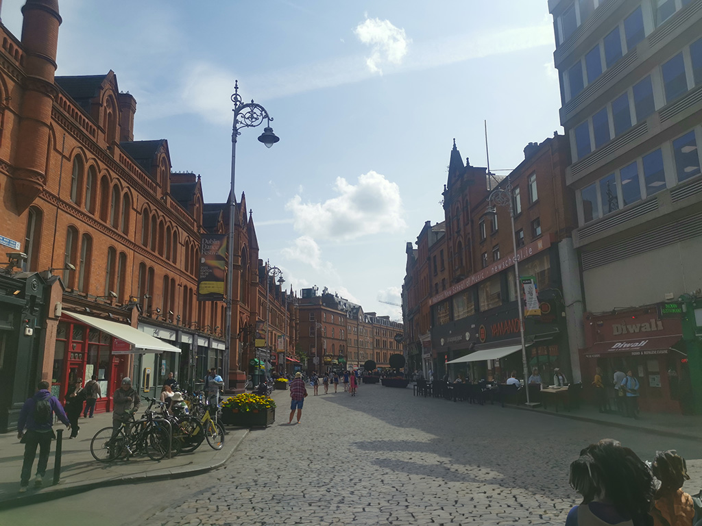 MikeBanim's tweet image. Imagining a pedestrianised Aungier Street and George's Street.