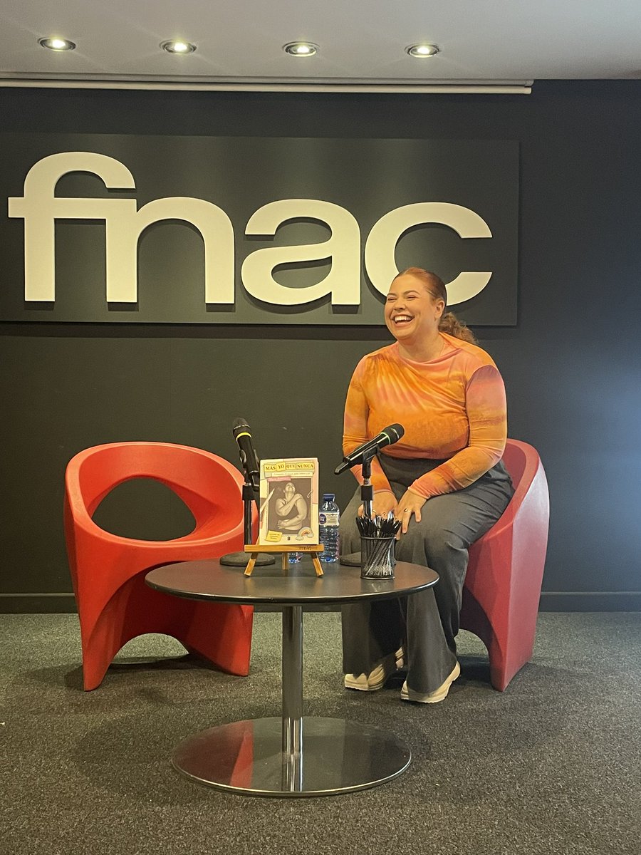 Hoy estamos con Mara Jiménez presentado su último libro en Fnac Callao 🥹