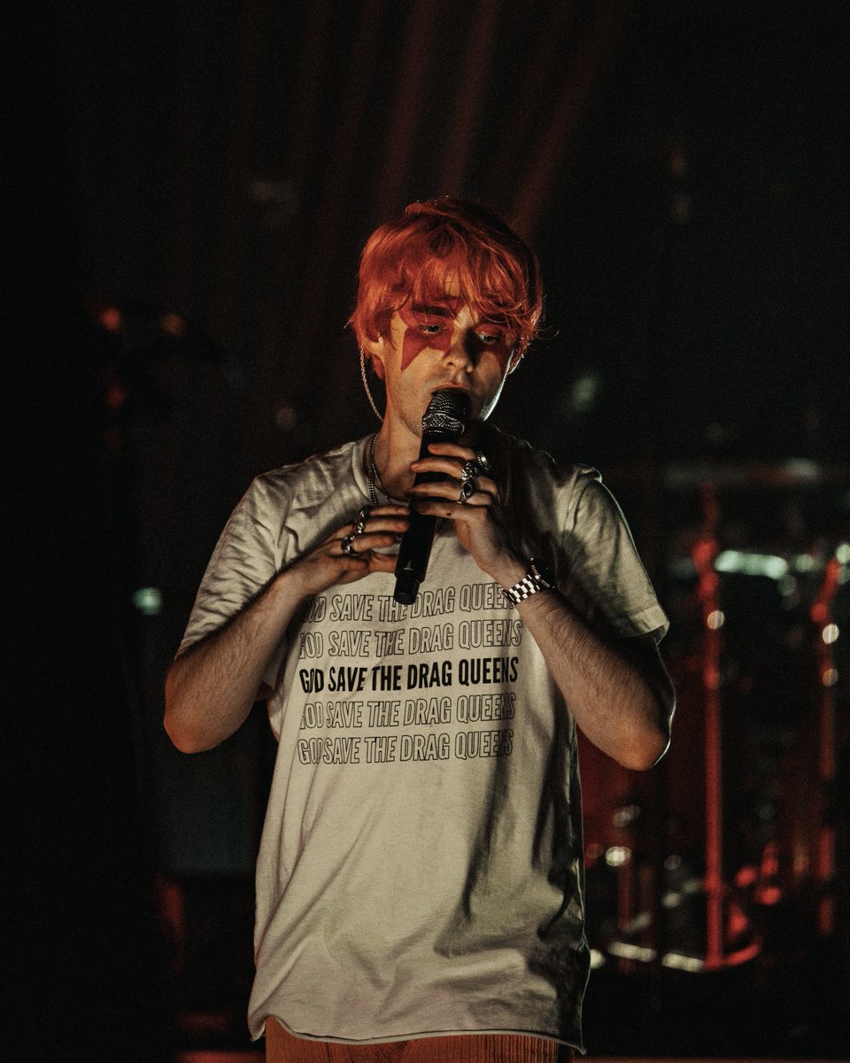 waterparks's tweet photo. GOD SAVE THE DRAG QUEENS

DONATE: https://t.co/Z4rRv735tY https://t.co/xnJ2lWHZwW