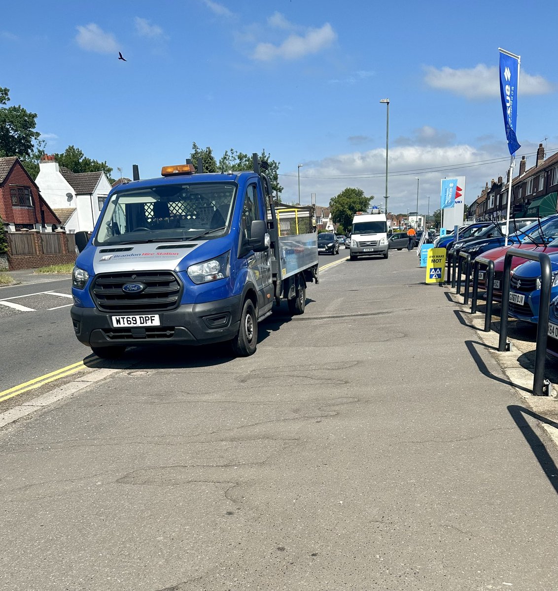 ancamotorgroup's tweet photo. Nice to see vans dumped on the cycle lane and double yellow lines in Findon Valley again. All day everyday. The council said they didn’t have the budget to replace the £15 plastic posts… nice and safe 🤦‍♂️
@WSCCNews @adurandworthing @WorthingCouncil @worthing https://t.co/z8oHxeqtdp