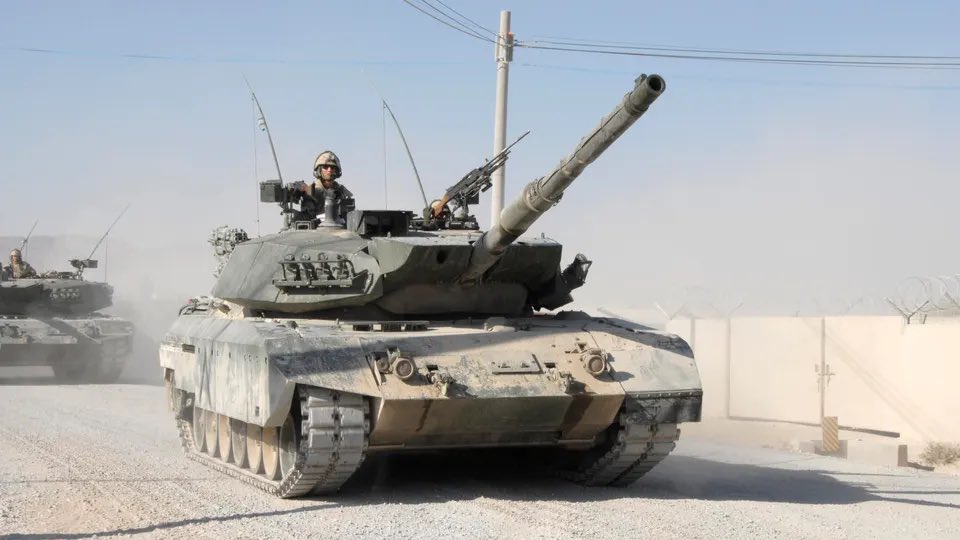 2006 yılında Afganistana konuşlandırılan Kanada Leopard C2leri aslen Leopard 1A5in Kanada tarafından modernize edilmiş versiyonlarıydı.200 yılında Kanada elinde bulunan 127 C1 Leopardı C2 seviyesine yükseltmişti.Leopard 1A5in taretini alan C2 gece-gündüz atış kabiliyeti+