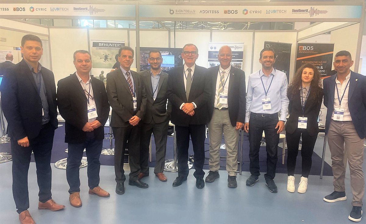 We thank @EUDefenceAgency Chief Executive Mr Jiri #Sedivy for visiting the #Cyprus booth and @SignalGeneriX at European Defence Innovation Days #EDID23. Excellent organisation of Cyprus participation by @DefenceCyprus.
#EUDefence #madeinCyprus