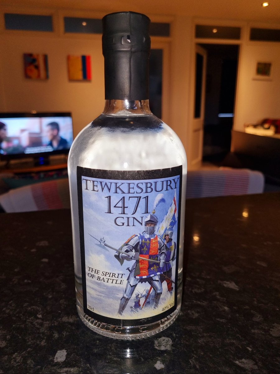 When I saw a bottle of 'Tewkesbury 1471 Gin' on sale featuring Graham Turner's incredible depiction of Edmund Beaufort, the last legitimate male-line Beaufort, I had to have it. And I don't even drink gin! 🍸