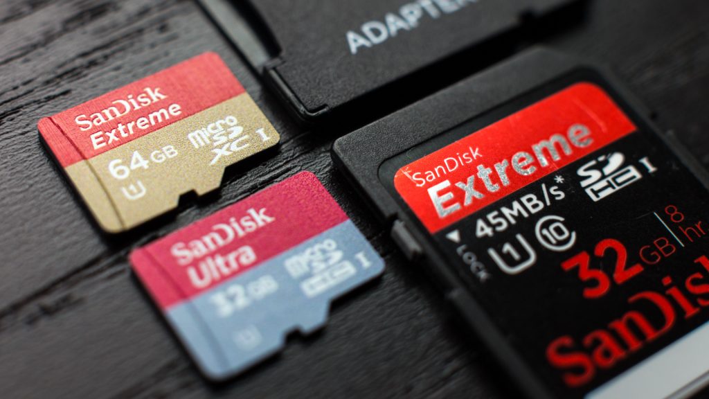 itz_mohitverma's tweet image. Are you still utilizing an SD card in your smartphone to expand storage or store media files?👀 #sdcard #tech #smartphone
