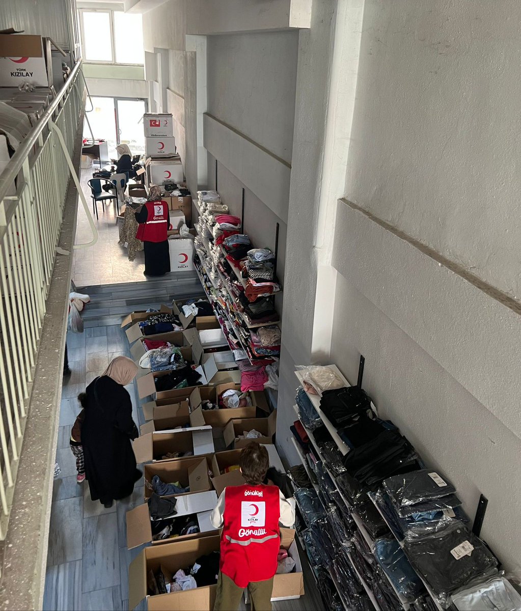 📍GEMLİK

Bayram neşesi şimdiden Gemlik’i sardı🌙Depremden etkilenen ailelerimizin ve ihtiyaç sahibi ailelerimizin bayramlık ihtiyaçlarını karşılamaya başladık.